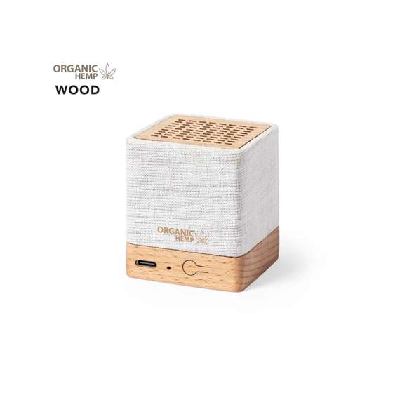  	Altavoz Bluetooth® con carcasa fabricada en combinación de cáñamo orgánico y madera natural. 	 	3W de potencia, batería de 300mAh y conexión Bluetooth® 5.0. Incluye cable cargador Tipo C y manual de instrucciones en español e inglés. Presentado en caja individual de diseño kraft. 	 	El cáñamo se obtiene de la planta cannabis, cuyos procesos tanto de cultivo como de obtención de fibras, son respetuosos con el medio ambiente, dando como resultado un material de gran resistencia, de origen natural y sostenible.