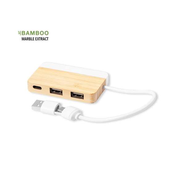 Puerto USB 2.0 de línea nature. Fabricado en bambú, con detalle en extracto de mármol. Incluye puerto Tipo C y 2 puertos USB, con entrada dual USB/Tipo C. Presentado en caja individual de diseño kraft.Fabricado conforme a estándares RoHS, con sistema de bloqueo para evitar cortocircuitos.