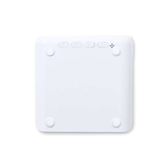 Reloj multifunción con pantalla retroiluminada y cargador inalámbrico 10W integrado. De elegante diseño en color blanco, con funciones hora y alarma. Cable de carga Tipo C de 1 m incluido y compatible con dispositivos equipados con tecnología de carga inalámbrica Qi. Presentado en caja individual de diseño kraft, con manual de instrucciones en español en inglés.Fabricado conforme a los estándares RoHS y en cumplimiento con los siguientes requisitos de seguridad:Sistema de protección contra sobrecalentamiento.Sistema de protección contra sobrecarga.Sistema de bloqueo para evitar cortocircuitos.