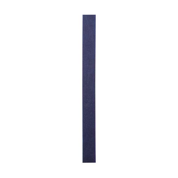 Cinta de non-woven para sombrero, en variada gama de colores. Servida en rollos completos de 250 metros de largo, con aproximadamente 350 cintas de 67 x 3,2cm.