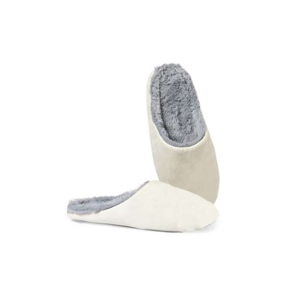 Par de zapatillas unisex. Fabricadas en suave y confortable algodón e interior acolchado con revestimiento afelpado en color gris. Disponibles tallas 36-38 y 42-44.
