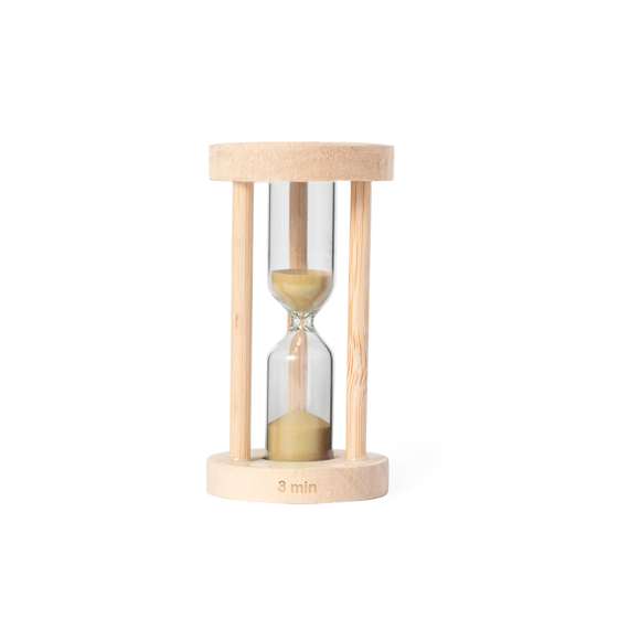 Reloj de arena de 3 minutos de duración. Fabricado en cristal de borosilicato, que ofrece una resistencia y durabilidad excepcionales, con estructura en madera de haya. Un gadget decorativo y funcional, ideal para medir el tiempo. Presentado en una caja individual de diseño kraft.
