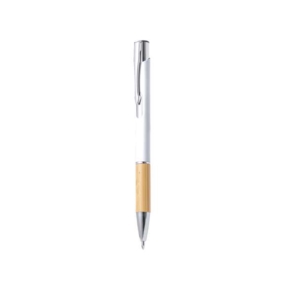 Elegante bolígrafo de línea nature y mecanismo pulsador. Cuerpo en resistente aluminio de acabado goma y empuñadura en bambú, con la caña en una amplia gama de distintivos colores. Clip metálico, con mecanismo pulsador y en tinta azul. Presentado en bolsa individual reciclada.
