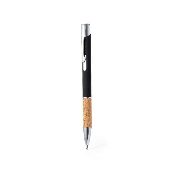 Elegante bolígrafo de línea nature y mecanismo pulsador. Cuerpo en resistente aluminio de acabado goma y empuñadura en corcho, con la caña en una amplia gama de distintivos colores. Clip metálico, con pulsador retráctil y en tinta azul. Presentado en bolsa individual reciclada.Elaborado con elementos vegetales para así fomentar la utilización de materias primas naturales y reducir las emisiones contaminantes.
