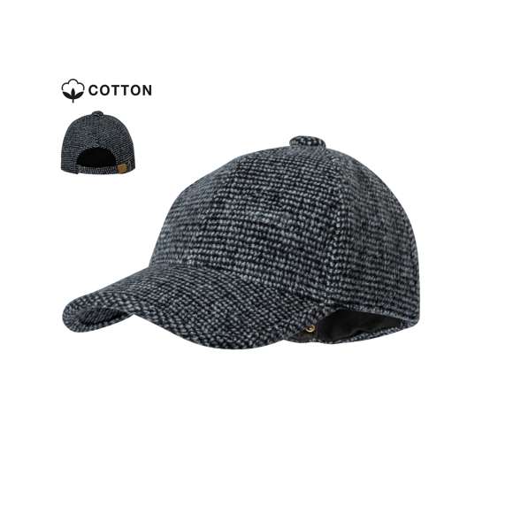 Gorra fabricada en poliéster de alta calidad. Con distinguido tacto exterior de tela de hilos gruesos y cálido interior que ofrece una gran comodidad térmica. Adaptable gracias a su cierre de hebilla color bronce.