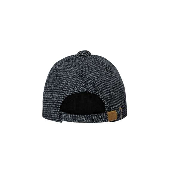 Gorra fabricada en poliéster de alta calidad. Con distinguido tacto exterior de tela de hilos gruesos y cálido interior que ofrece una gran comodidad térmica. Adaptable gracias a su cierre de hebilla color bronce.