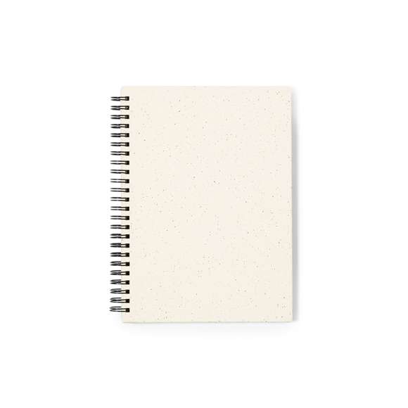 Libreta de anillas A5 con tapas duras en resistente cartón reciclado. Interior con 80 hojas blancas lisas y 100% recicladas microperforadas. Presentada en bolsa individual reciclada.