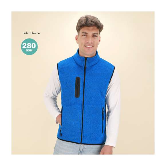 Chaleco de elegante diseño bitono en cálido y suave polar fleece de 280g/m2, con tratamiento anti-pilling, disponible en distintos colores. Cremallera central, bolsillos laterales y práctico bolsillo en el pecho, con cierres reforzados y tiradores en color negro. Con costuras laterales de aspecto moderno que aseguran un ajuste perfecto. Disponible en tallas XS, S, M, L, XL, XXL.