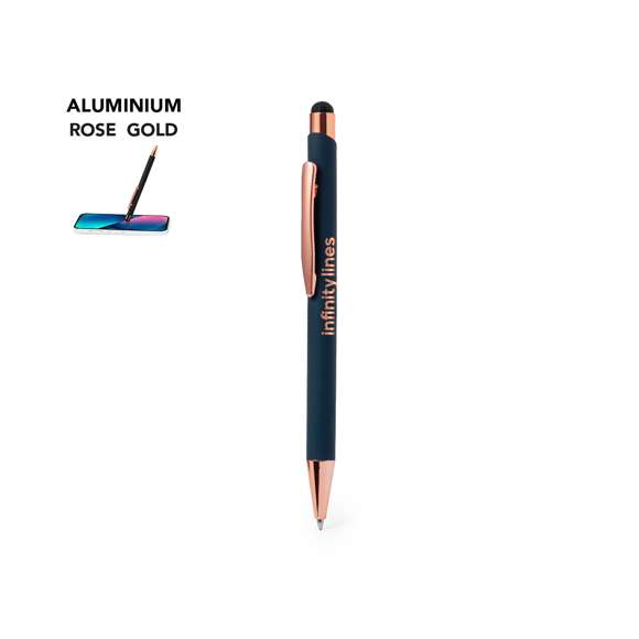 Bolígrafo puntero de tacto goma especialmente diseñado para el marcaje en láser con logotipo en color rosado. De mecanismo pulsador, con clip metálico y accesorios en acabado cobre. Cuerpo disponible en 4 distinguidos colores, de cartucho jumbo y en tinta azul.Presentado en elegante caja de diseño negra.