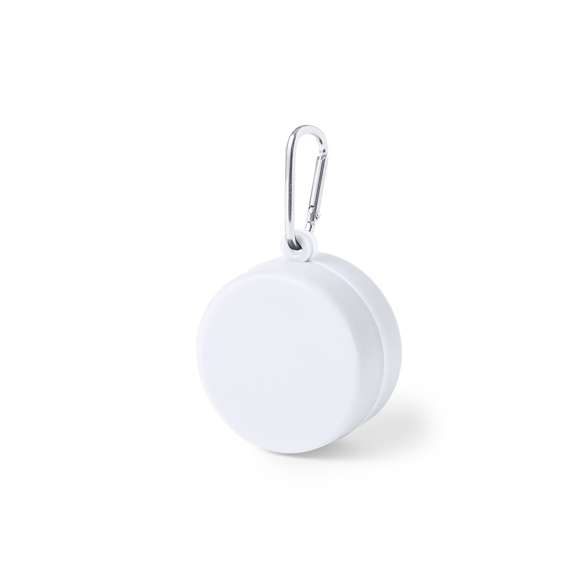 Original vaso plegable con exterior acabado mate para emergencias fabricado en PP reciclado libre de BPA. De 220ml de capacidad, con mosquetón metálico de transporte. Dispone de Certificación Food Grade, garantizando la seguridad cuando los alimentos entran en contacto con el material usado para fabricar el producto. Disponible en variada gamas de colores. Presentado en bolsa individual reciclada.El PP reciclado es un plástico reciclado y altamente reciclable, de gran resistencia y apto para multitud de aplicaciones.