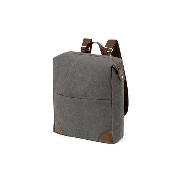 Mochila de diseño atemporal, fabricada en resistente canvas de 475g/m2 de color gris, con cremalleras y asa de transporte en polipiel. Interior acolchado con compartimentos independientes para tablet de hasta 10 pulgadas y ordenador portátil de hasta 15 pulgadas. Con práctico bolsillo frontal en el exterior, espalda acolchada y cintas para hombros ajustables y acolchadas en resistente poliéster. Con esquinas reforzadas para una mayor resistencia.Presentado en bolsa individual reciclada.