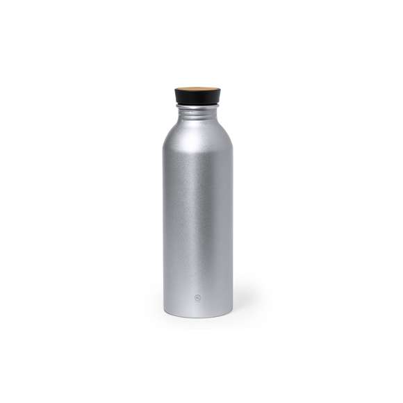 Bidón de 550 ml de capacidad. Fabricado en elegante y sostenible aluminio reciclado. De acabado satinado, incluye original tapón a rosca con detalle de bambú y libre de BPA. Con distintivo Aluminio Reciclado. Presentado en caja de diseño kraft y en bolsa individual reciclada.El aluminio reciclado es un material con posibilidades de reciclaje casi infinitas, sin perder sus propiedades originales y consumiendo menos energía en este proceso.