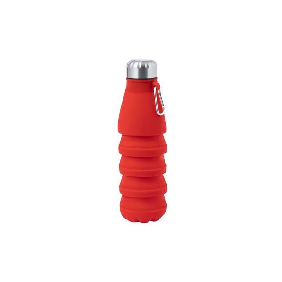 Bidón plegable de 550 ml de capacidad. Fabricado en silicona de alta calidad con tapón de acero inoxidable. Con cuerpo flexible de acabado mate, este bidón puede ser plegado para un cómodo y sencillo almacenamiento. Incluye mosquetón para fácil transporte. Libre de BPA. Es ideal para tener en tu escritorio, mesa o en cualquier superficie donde disfrutar tranquilamente de tu bebida favorita. Medidas plegado: Ø7,1 cm x 16,9 cm de alto. Medidas desplegado Ø7,1 cm hasta 24,8 cm de alto.