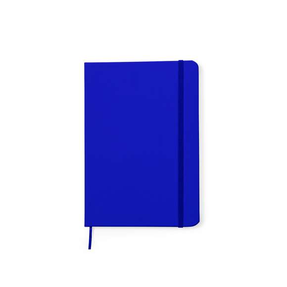 Bloc de notas con tapas rígidas fabricadas en polipiel reciclada en distintos colores. Interior con 100 hojas de disposición a una raya. Incluye elástico de cierre del mismo color. Con distintivo Polipiel Reciclada. Presentado en bolsa individual reciclada.La polipiel destaca por su resistencia y elasticidad. Este material reciclado y reciclable es una opción sostenible que rescata las fibras desechadas en los procesos de fabricación, minimizando así el desperdicio de material y contribuyendo a su vez a reducir el impacto ambiental, manteniendo a la vez sus propiedades originales.