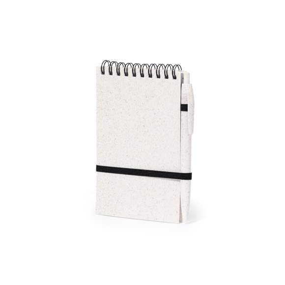 Libreta de anillas con tapas de caña de trigo y bolígrafo a juego, también en caña de trigo. De tamaño compacto, con elástico de cierre en elegante color negro. Incluye 70 hojas con disposición a una raya y diseño eco. Bolígrafo de mecanismo pulsador en caña de trigo con tinta azul. Incluye distintivo Wheat Straw. Presentado en bolsa individual reciclada.Elaborado con elementos vegetales para así fomentar la utilización de materias primas naturales y reducir las emisiones contaminantes.