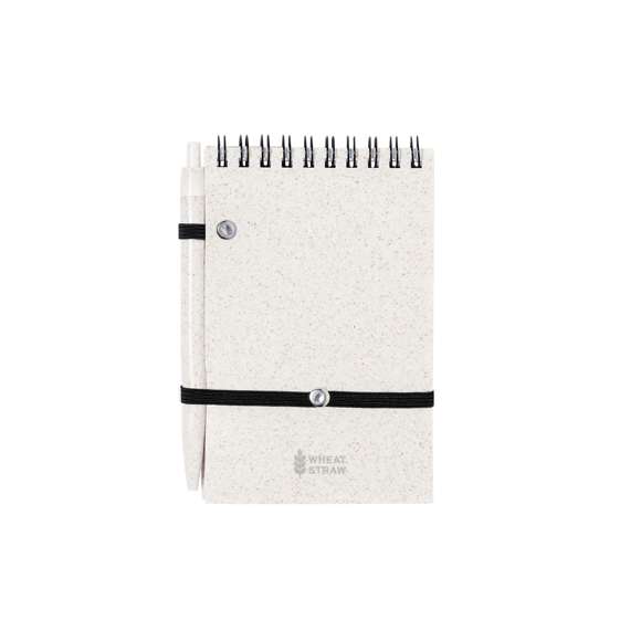 Libreta de anillas con tapas de caña de trigo y bolígrafo a juego, también en caña de trigo. De tamaño compacto, con elástico de cierre en elegante color negro. Incluye 70 hojas con disposición a una raya y diseño eco. Bolígrafo de mecanismo pulsador en caña de trigo con tinta azul. Incluye distintivo Wheat Straw. Presentado en bolsa individual reciclada.Elaborado con elementos vegetales para así fomentar la utilización de materias primas naturales y reducir las emisiones contaminantes.