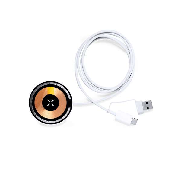 Cargador inalámbrico 15W en distintivo diseño transparente. Comodidad y eficiencia, con sistema de carga de última generación y compatible con dispositivos con tecnología Qi. Su superficie de carga junto a la tecnología Magsafe garantizan una conexión segura y estable. Conexión Tipo C, con manual de uso en español e inglés. Presentados en caja individual de diseño kraft.Fabricado conforme a los estándares RoHS y en cumplimiento con los siguientes requisitos de seguridad:Sistema de protección contra sobrecalentamiento.Sistema de protección contra sobrecarga.Sistema de bloqueo para evitar cortocircuitos.