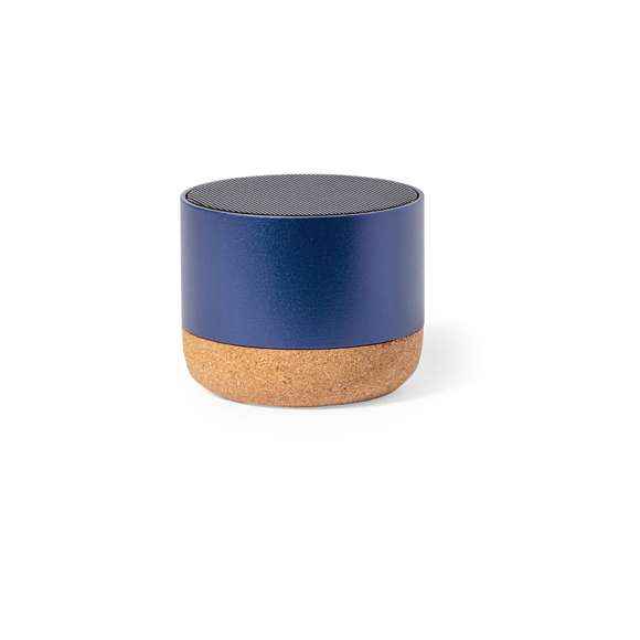Altavoz fabricado en combinación eco con carcasa de aluminio reciclado y base de corcho natural. Con conexión Bluetooth y 3W de potencia. Batería de litio de 300mAh. Incluye distintivo aluminio reciclado. Presentado en caja individual de diseño kraft. Disponible manual de instrucciones en español e inglés.El aluminio reciclado es un material con posibilidades de reciclaje casi infinitas, sin perder sus propiedades originales y consumiendo menos energía en este proceso.Certificación GRS (Global Recycled Standard / Estándar de Reciclaje Global), que garantiza el origen reciclado del material usado para fabricar el producto.