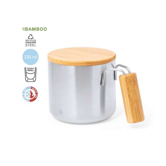 Original taza térmica de doble pared y 330 ml de capacidad. Fabricada en acero inox reciclado, con tapa de bambú y asa de cómodo agarre a juego. Con distintivo Acero Inoxidable Reciclado. Presentada en caja individual de diseño kraft y en bolsa reciclada.El acero es uno de los materiales más demandados y que puede encontrarse casi en todas partes, desde productos de uso diario a grandes construcciones. Con innumerables propiedades, entre las que cabe destacar la durabilidad y su alto grado de reutilización, convirtiéndolo en una alternativa muy valorada en soluciones de sostenibilidad. Debidamente tratado, permite obtener nuevos recursos de infinita utilización.