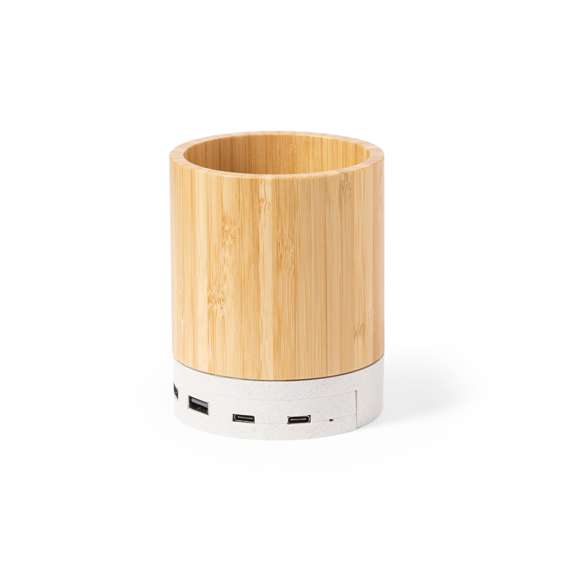 Lapicero multifunción 4 en 1 fabricado en bambú y fibra de trigo.Con funciones lapicero, soporte para smartphones, cargador inalámbrico 5W, puerto USB (2xUSB 2.0 y 1x tipo C) . Compatible con smartphones con tecnología de carga inalámbrica Qi. Incluye cable tipo C en color blanco de 1 metro de largo. Presentado en atractiva caja de diseño kraft. Disponible manual de instrucciones en español e inglés.Elaborado con elementos vegetales para así fomentar la utilización de materias primas naturales y reducir las emisiones contaminantes.