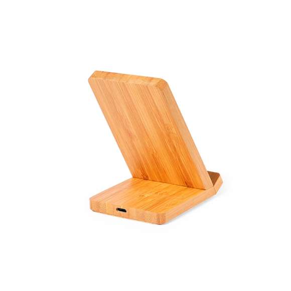 Cargador inalámbrico con función soporte para smartphone. Fabricado en bambú, con superficie en elegante color negro. Luz led interior y recubrimiento exterior especialmente diseñado para marcaje en láser, iluminando así el logotipo. Con función carga de 15W y compatible con dispositivos equipados con tecnología Qi. Amplia superficie de marcaje y presentado en atractiva caja de diseño kraft.