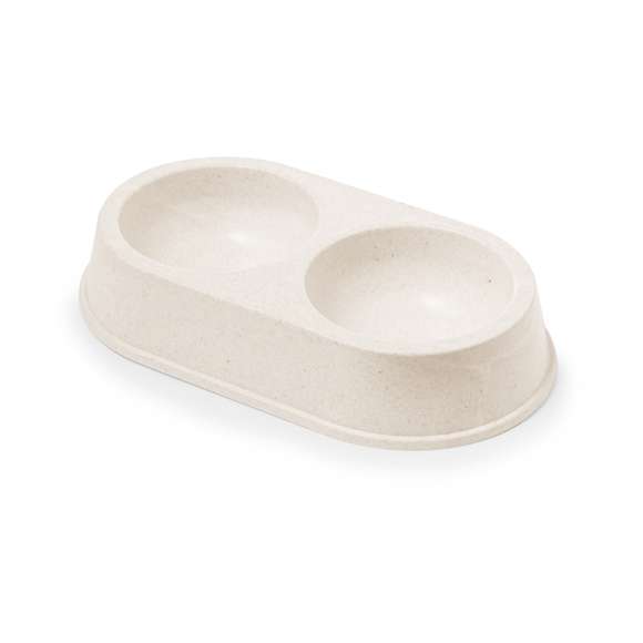 Bowl para mascotas de doble compartimento fabricado en fibra de bambú. Ideal para la alimentación de mascotas, gracias a sus dos divisiones para sólidos y líquidos. Presentado en una bolsa individual reciclada. Materiales como el bambú fomentan la utilización de materias primas naturales, reduciendo las emisiones contaminantes. Proviene de una planta de gran resistencia y versatilidad, con crecimiento y regeneración rápidos, siendo una excelente alternativa al uso de madera tradicional.