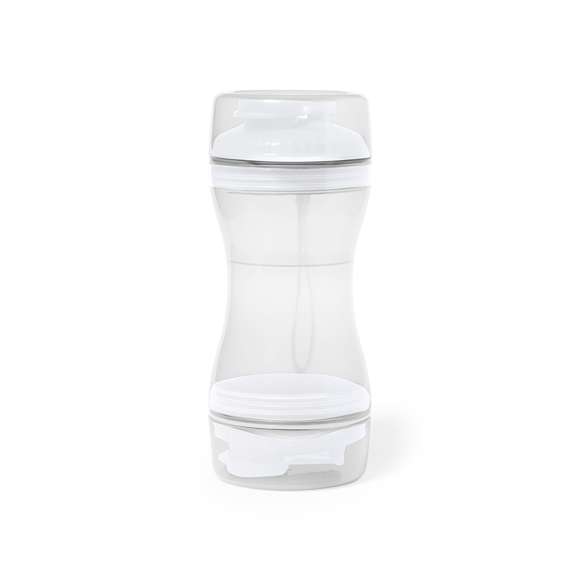Práctico set de mascotas fabricado en resistente ABS. Con dos compartimentos separados de 330 ml y 280 ml, con tapón de rosca para mayor seguridad y dosificadores incluidos. Además, cuenta con dos tapaderas para usar como cuenco. Presentado individualmente en caja de diseño kraft.