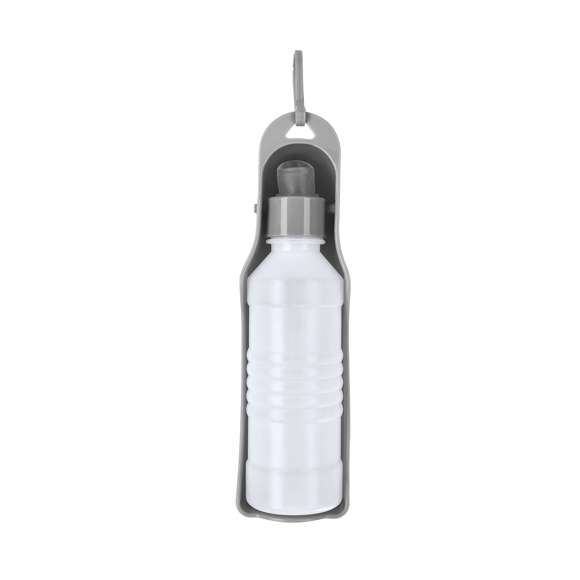 Práctico bidón y bebedero para mascotas de 250 ml de capacidad, fabricado en resistente PP. Fácil de usar, solamente hay que poner el bidón en posición vertical y presionarlo hasta que el bebedero se llene con la cantidad de líquido deseada. Con gancho de ajuste y presentado individualmente en caja de diseño kraft.
