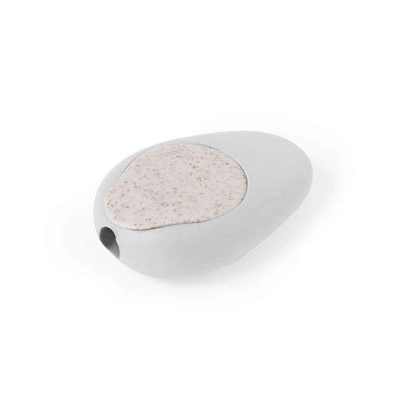 Original sacapuntas fabricado en caña de trigo. Práctico sacapuntas de bolsillo de inspiración natural por su forma de piedra pulida con práctica tapadera fabricada en fibra de trigo, cómodo de usar y guardar. La caña de trigo fomenta la utilización de materias primas naturales, reduciendo así las emisiones contaminantes.