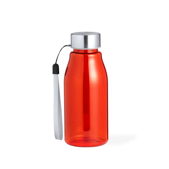 Bidón fabricado en RPET de 350 ml de capacidad, libre de BPA. Tapón a rosca en acero inox, con cordón de transporte. Disponible en variada gama de colores. Presentado en una bolsa de papel reciclado.Elaborado a partir de plástico reciclado, para así fomentar la reutilización de residuos plásticos y ayudar a la sostenibilidad del planeta.