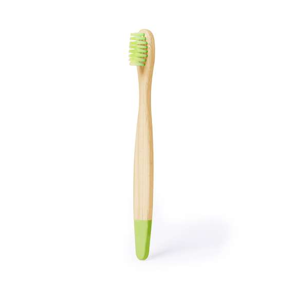 Cepillo de dientes fabricado en bambú. Para los más pequeños de casa, con cerdas y puntas en divertidos colores. Presentado individualmente en caja kraft. Materiales como el bambú fomentan la utilización de materias primas naturales, reduciendo las emisiones contaminantes. Proviene de una planta de gran resistencia y versatilidad, con crecimiento y regeneración rápidos, siendo una excelente alternativa al uso de madera tradicional.