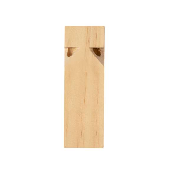 Divertido silbato con dos modalidades de sonido distintas. Fabricado en suave madera, de diseño artesanal con un toque natural. Presentado individualmente en bolsa reciclada.