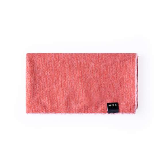 Toalla absorbente fabricada en RPET de 160g/m2. Tamaño 50x100 cm y presentada en funda individual de redecilla RPET, con parte trasera lisa. Disponible en variada gama de colores, con logotipo RPET en etiqueta.El material RPET se elabora a partir de plástico reciclado, para así fomentar la reutilización de residuos plásticos y ayudar a la sostenibilidad del planeta.