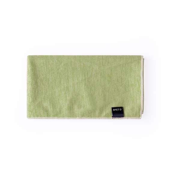 Toalla absorbente fabricada en RPET de 160g/m2. Tamaño 50x100 cm y presentada en funda individual de redecilla RPET, con parte trasera lisa. Disponible en variada gama de colores, con logotipo RPET en etiqueta.El material RPET se elabora a partir de plástico reciclado, para así fomentar la reutilización de residuos plásticos y ayudar a la sostenibilidad del planeta.