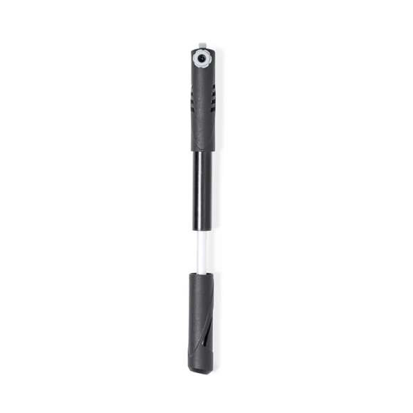 Práctica bomba para bicicleta, fabricada en resistente aluminio. De inflado manual y en tamaño reducido, con accesorio de acople válido para cualquier tipo de bicicleta.