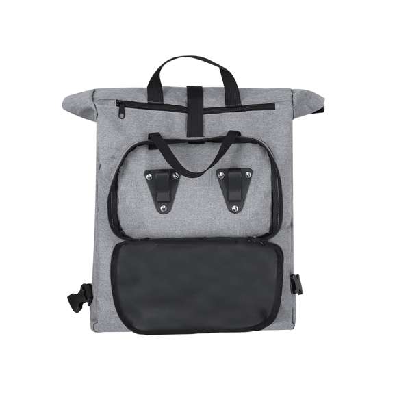 Mochila para bicicleta fabricada en resistente RPET 600D. Versátil y con cierre de hebilla, incluye un práctico bolsillo frontal con cremallera. En su parte trasera cuenta con enganches específicos universales para bicicleta, garantizando una mayor comodidad y seguridad en los desplazamientos. Además, dispone de un asas acolchadas y ajustables para los hombros, para así transportarla con mayor confort cuando se desacopla de la bicicleta. Etiqueta exterior con logotipo RPET.El material RPET se elabora a partir de plástico reciclado, para así fomentar la reutilización de residuos plásticos y ayudar a la sostenibilidad del planeta.
