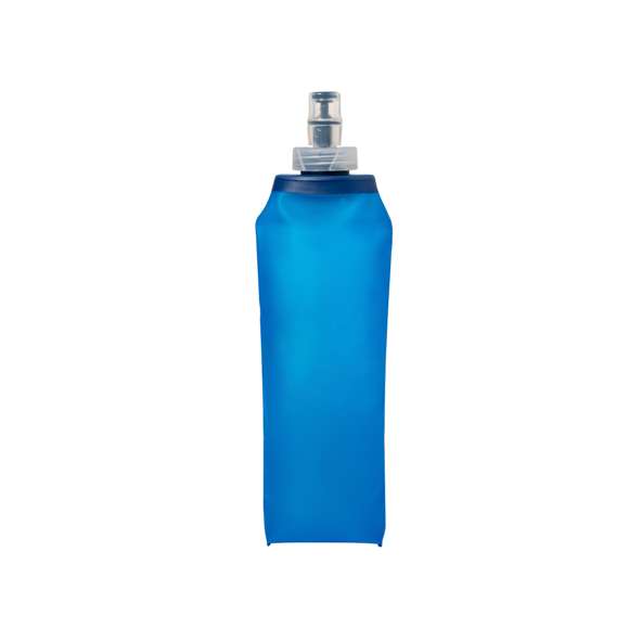 Bidón plegable de 500 ml, práctico y versátil. Su cuerpo flexible de acabado mate permite plegarlo para un almacenamiento cómodo y sencillo. Incluye un dosificador con tapón, y está libre de BPA.