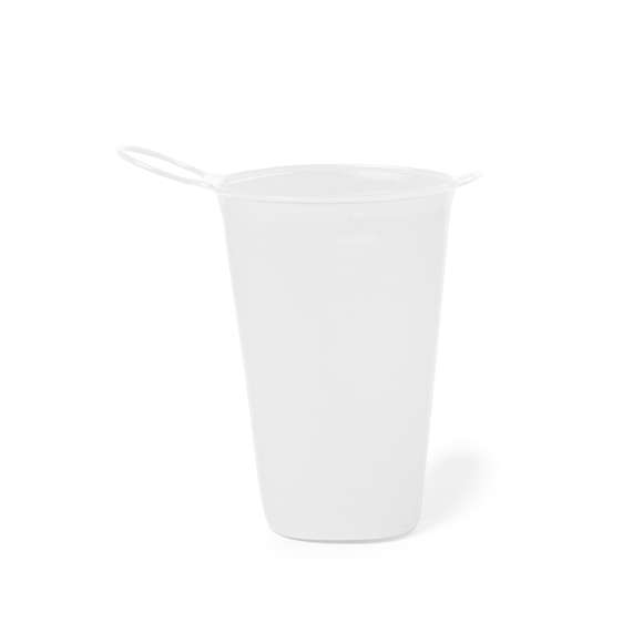 Vaso plegable de 230 ml, práctico y versátil. Su cuerpo flexible de acabado mate permite plegarlo para un almacenamiento cómodo y sencillo. Incluye un asa que facilita su enganche. Además, está libre de BPA.