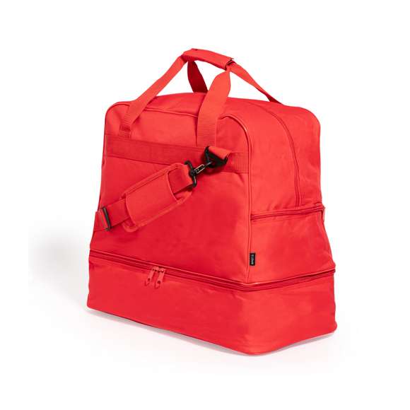 Bolso confeccionado en 600D RPET. Presenta tres compartimentos funcionales: un compartimento principal de gran capacidad con cierre de cremallera, una base con cierre de doble cremallera ideal para el calzado, y un bolsillo lateral de fácil acceso para objetos pequeños, con cierre de cremallera. Se encuentra disponible en una variada y viva gama de colores. Presentada individualmente en bolsa reciclada. El material RPET se elabora a partir de plástico reciclado, para así fomentar la reutilización de residuos plásticos y ayudar a la sostenibilidad del planeta.