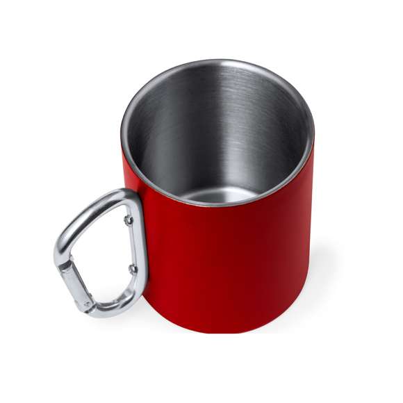 Taza doble pared en Acero Inox Reciclado de 300 ml. Con asa en forma de mosquetón para fácil transporte y cuerpo en variados colores mate. Presentada en caja de diseño kraft.El acero es uno de los materiales más demandados y que puede encontrarse casi en todas partes, desde productos de uso diario a grandes construcciones. Con innumerables propiedades, entre las que cabe destacar la durabilidad y su alto grado de reutilización, convirtiéndolo en una alternativa muy valorada en soluciones de sostenibilidad. Debidamente tratado, permite obtener nuevos recursos de infinita utilización.