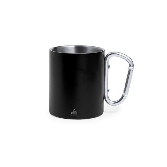Taza doble pared en Acero Inox Reciclado de 300 ml. Con asa en forma de mosquetón para fácil transporte y cuerpo en variados colores mate. Presentada en caja de diseño kraft.El acero es uno de los materiales más demandados y que puede encontrarse casi en todas partes, desde productos de uso diario a grandes construcciones. Con innumerables propiedades, entre las que cabe destacar la durabilidad y su alto grado de reutilización, convirtiéndolo en una alternativa muy valorada en soluciones de sostenibilidad. Debidamente tratado, permite obtener nuevos recursos de infinita utilización.