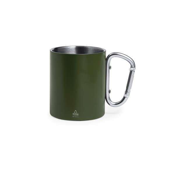 Taza doble pared en Acero Inox Reciclado de 300 ml. Con asa en forma de mosquetón para fácil transporte y cuerpo en variados colores mate. Presentada en caja de diseño kraft.El acero es uno de los materiales más demandados y que puede encontrarse casi en todas partes, desde productos de uso diario a grandes construcciones. Con innumerables propiedades, entre las que cabe destacar la durabilidad y su alto grado de reutilización, convirtiéndolo en una alternativa muy valorada en soluciones de sostenibilidad. Debidamente tratado, permite obtener nuevos recursos de infinita utilización.