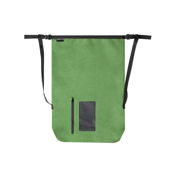 Mochila impermeable de gran capacidad (25L), fabricada en resistente RPET 300D. Con cierre de seguridad, asa con hebilla de ajuste, mosquetón, y cintas ajustables. Además, incluye ventana táctil frontal en transparente PVC. Con etiqueta distintiva de RPET en el cierre. Disponible en variada gama de colores y presentada en bolsa individual reciclada. El material RPET se elabora a partir de plástico reciclado, para así fomentar la reutilización de residuos plásticos y ayudar a la sostenibilidad del planeta.