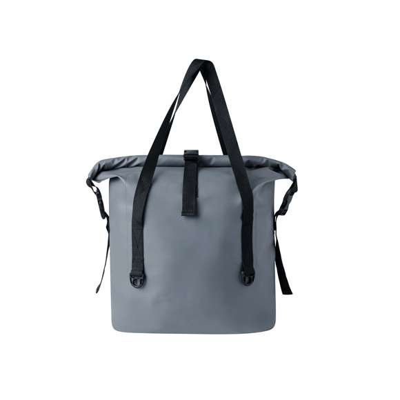 Bolso impermeable de 25L de capacidad, confeccionado en resistente PVC. Compartimento principal con triple cierre de hebilla, con asas para un cómodo transporte. En elegante color gris con detalles en negro y presentado en bolsa individual reciclada.