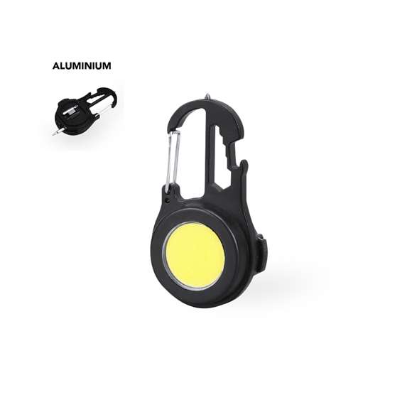 Práctica multiherramienta fabricada en resistente aluminio de acabado en negro y 12 funciones. Con linterna de 20 luces COB y 3 posiciones de iluminación: luz fija con dos grados de intensidad y luz intermitente; y alimentada por una batería de 500 mAh. Incluye llaves para tuercas hexagonales en varios tamaños, abridor, y martillo rompe cristales. Con función destornillador (incluidas puntas planas y philips) y un potente imán. Práctico mosquetón de enganche y soporte en la parte trasera. Con cable de carga incluido y presentado en caja de diseño kraft.