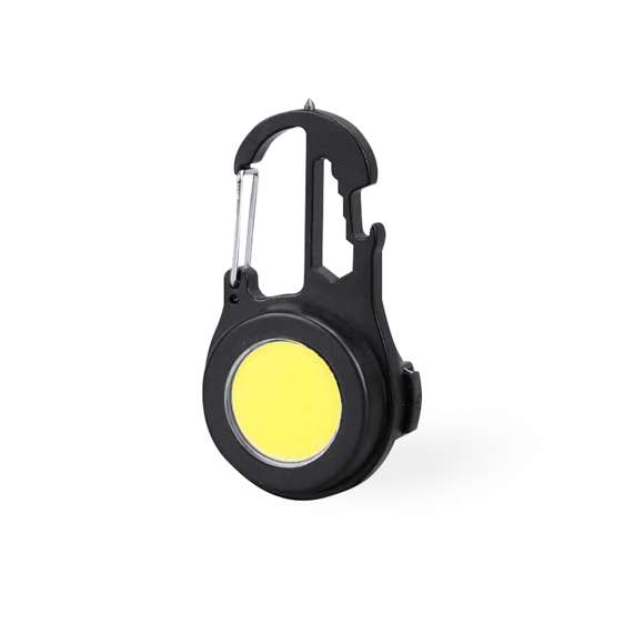 Práctica multiherramienta fabricada en resistente aluminio de acabado en negro y 12 funciones. Con linterna de 20 luces COB y 3 posiciones de iluminación: luz fija con dos grados de intensidad y luz intermitente; y alimentada por una batería de 500 mAh. Incluye llaves para tuercas hexagonales en varios tamaños, abridor, y martillo rompe cristales. Con función destornillador (incluidas puntas planas y philips) y un potente imán. Práctico mosquetón de enganche y soporte en la parte trasera. Con cable de carga incluido y presentado en caja de diseño kraft.