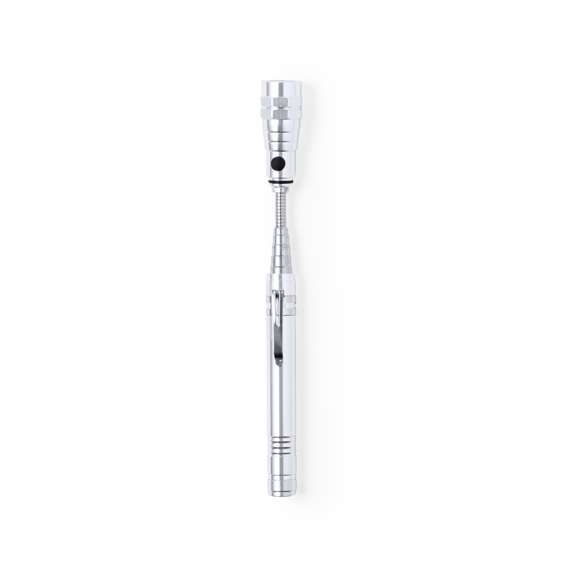 Linterna de aluminio práctica y versátil, con cabezal extensible (triplicando su longitud) y flexible para llegar a todos los lugares, además está equipado con imanes adaptándose a diversas necesidades. Cuenta con 3 potentes LEDs para una iluminación eficiente. Funciona con pilas de botón incluidas y presenta un clip metálico para facilitar su sujeción. Se presenta de manera individual en una caja de diseño kraft.