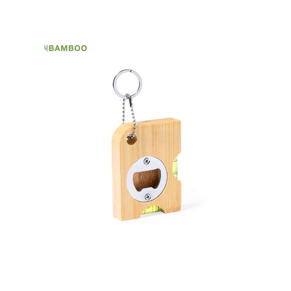 Práctico llavero multifunción fabricado en bambú, con abridor y útiles niveles integrados. Presentado individualmente en caja de diseño kraft. Materiales como el bambú fomentan la utilización de materias primas naturales, reduciendo las emisiones contaminantes. Proviene de una planta de gran resistencia y versatilidad, con crecimiento y regeneración rápidos, siendo una excelente alternativa al uso de madera tradicional.