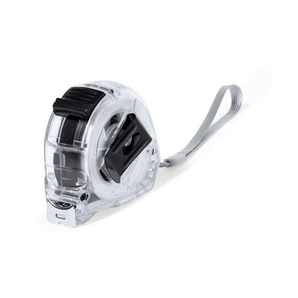 Flexómetro de 5 metros con cuchilla metálica y mecanismo de bloqueo. Con cuerpo en original acabado transparente, clip metálico para cinturón y cinta de transporte, con zona especial de marcaje. Presentado individualmente en caja de diseño kraft.