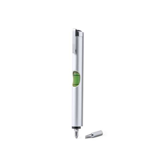 Práctica multiherramienta fabricada en aluminio, con nivel integrado en el cuerpo y dos cabezales para destornillador (plano y philips) en el interior. Con clip metálico de acabado cromado y presentada en caja de diseño kraft.